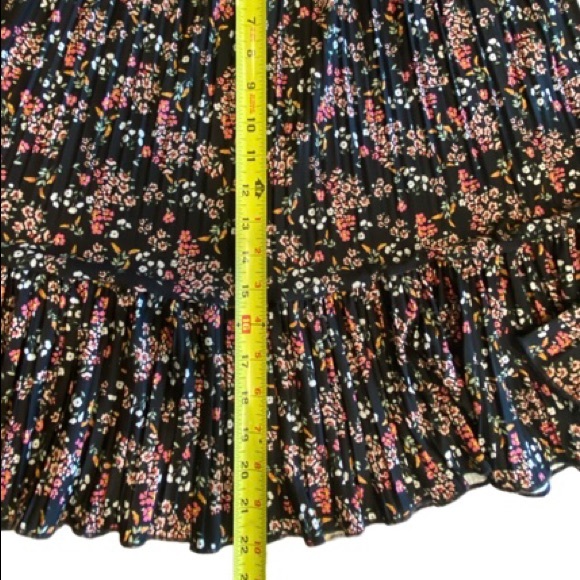 NWOT Loft pleated skirt - Picture 11 of 11